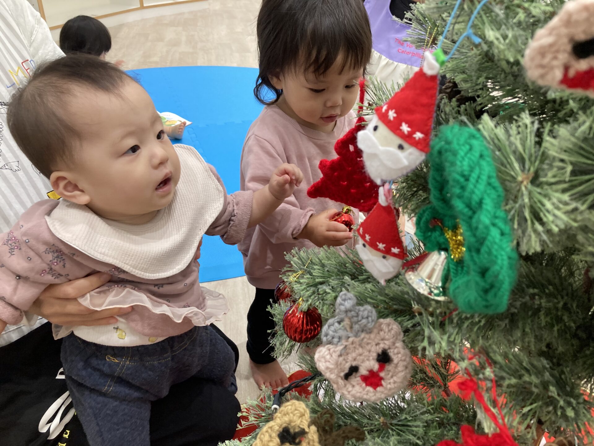 中央）クリスマスツリー | ココモ保育園